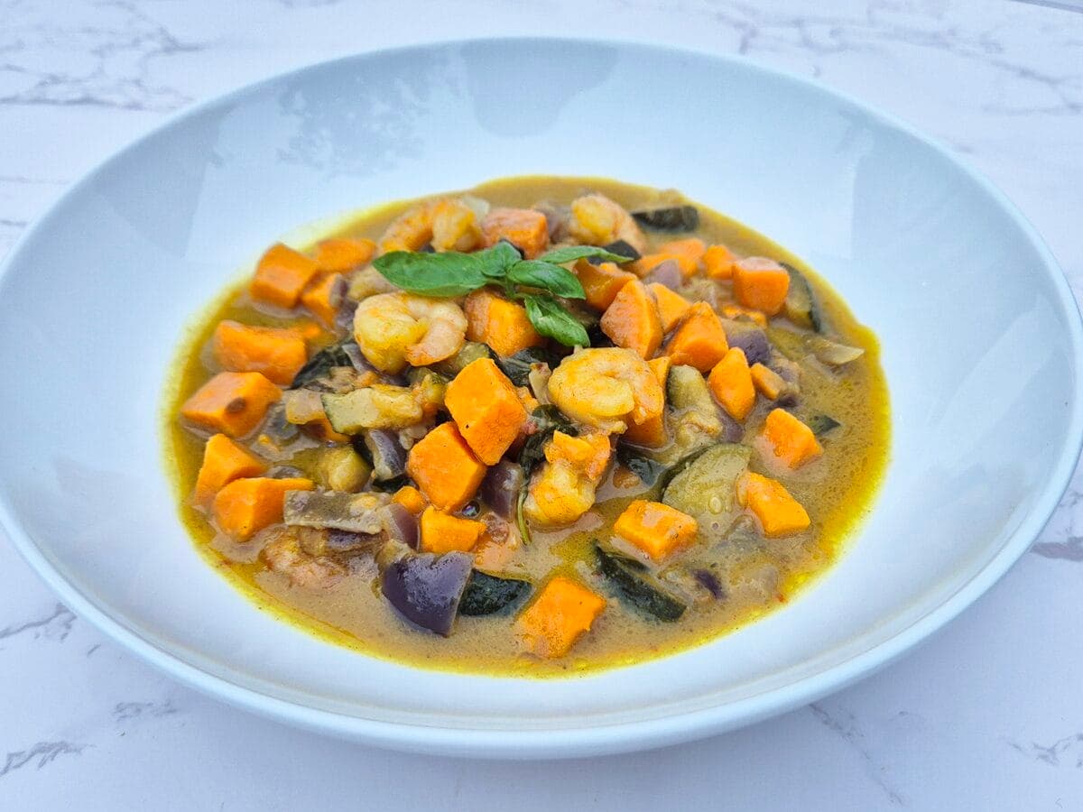 bowl of yellow thai green prawn curry